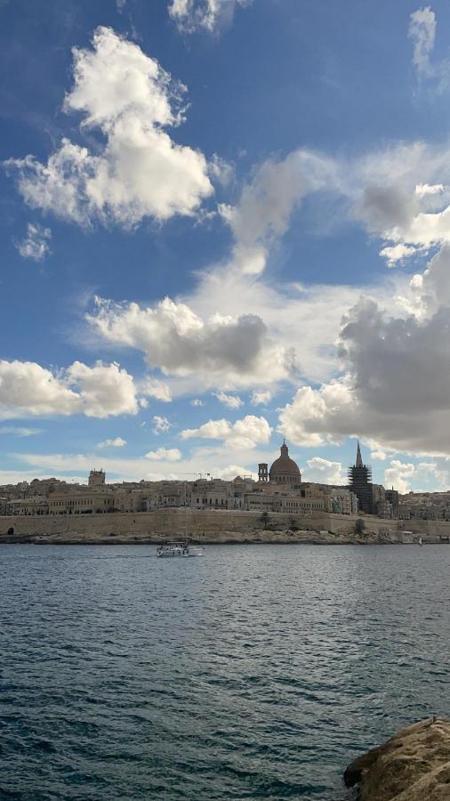 Spacious Seaview Sliema Apt, Steps From Valletta Ferry Kültér fotó