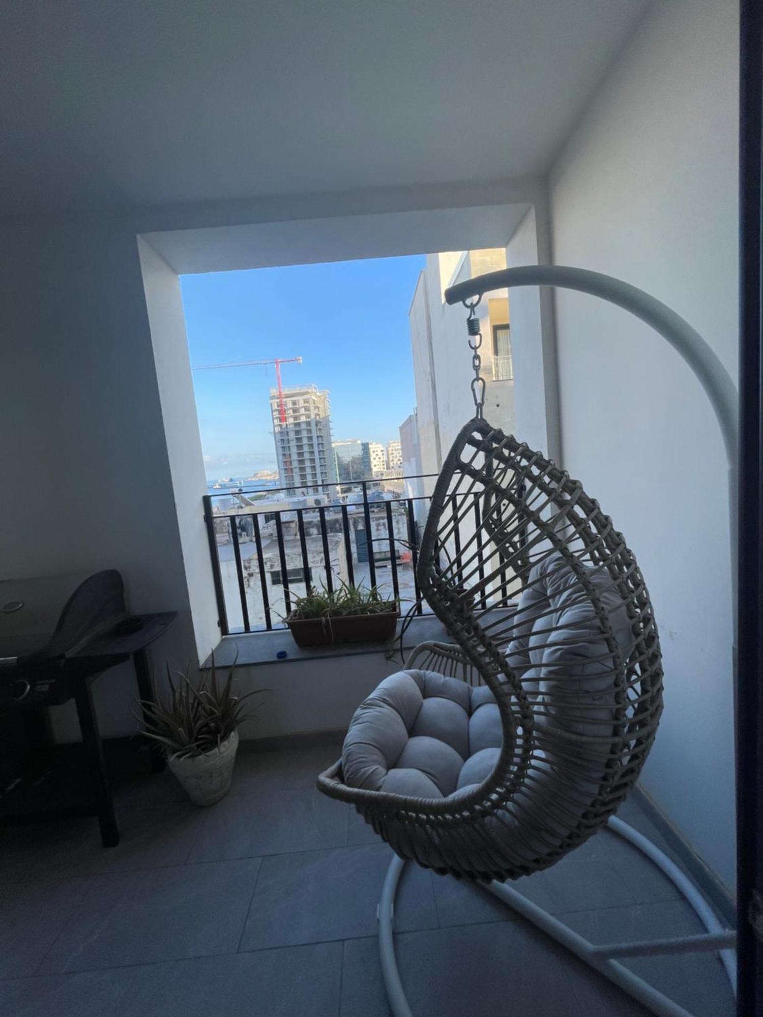 Spacious Seaview Sliema Apt, Steps From Valletta Ferry Kültér fotó